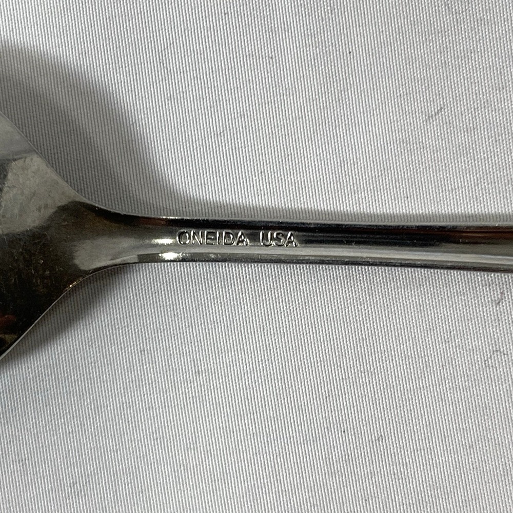 Oneida Stainless Flatware Spoon Bancroft‎ Oval Soup Place 6 7/8" - Picture 3 of 5